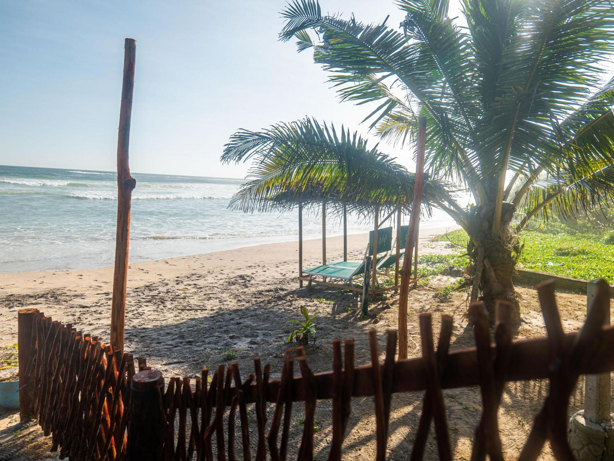 Amaya Beach Hotel Dikwella Exterior photo